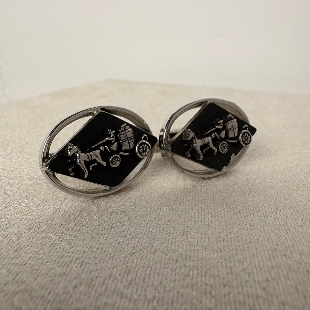 Cufflinks with Horse Carriage Design
